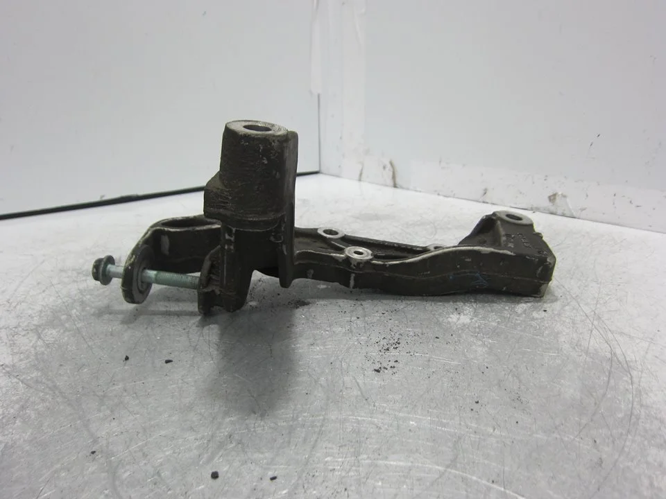 Foto de SOPORTE BRAZO SUSPENSION DELANTERO IZQUIERDO VOLKSWAGEN TOUAREG (7LA) referencia 1K0199295F