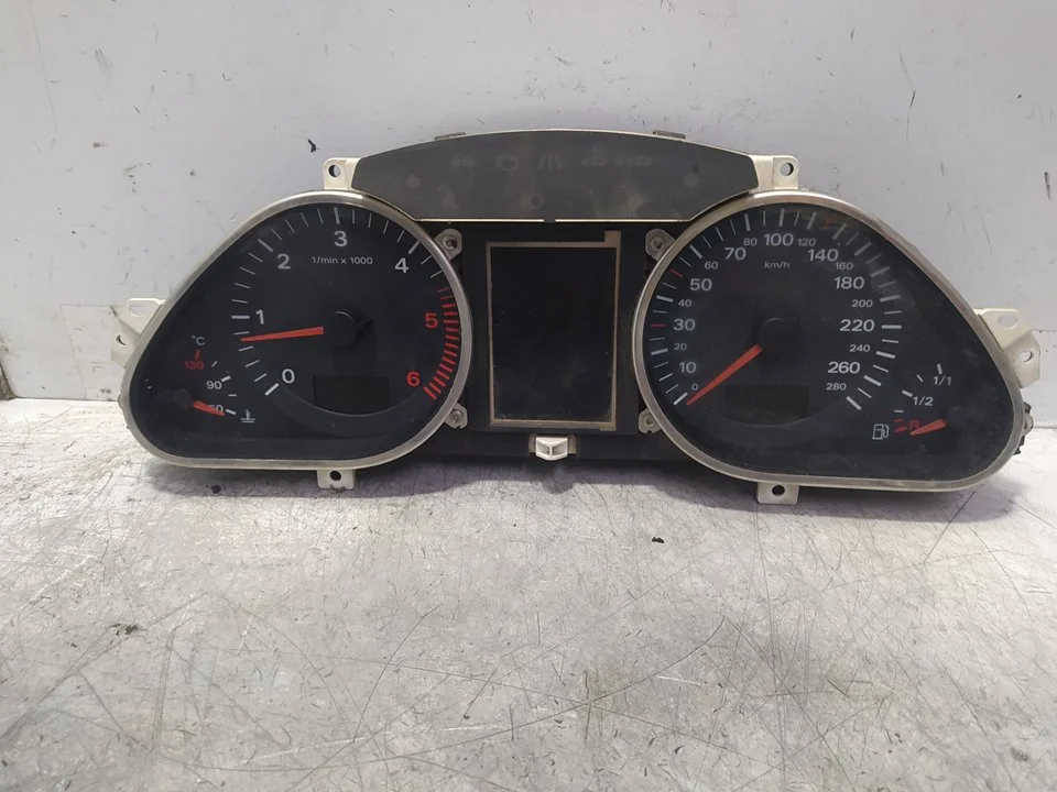 Foto de CUADRO INSTRUMENTOS AUDI A6 BERLINA (4F2) 2.0 TDI (140 CV / 103 KW) referencia 5550007301