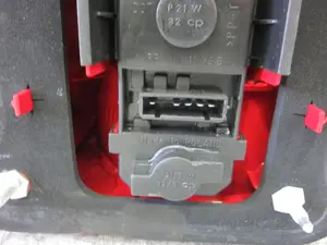 Foto de PILOTO TRASERO DERECHO AUDI ALLROAD QUATTRO QUATTRO (4B5) 2.5 V6 24V TDI (180 CV / 132 KW) referencia 4B9945096F foto 4