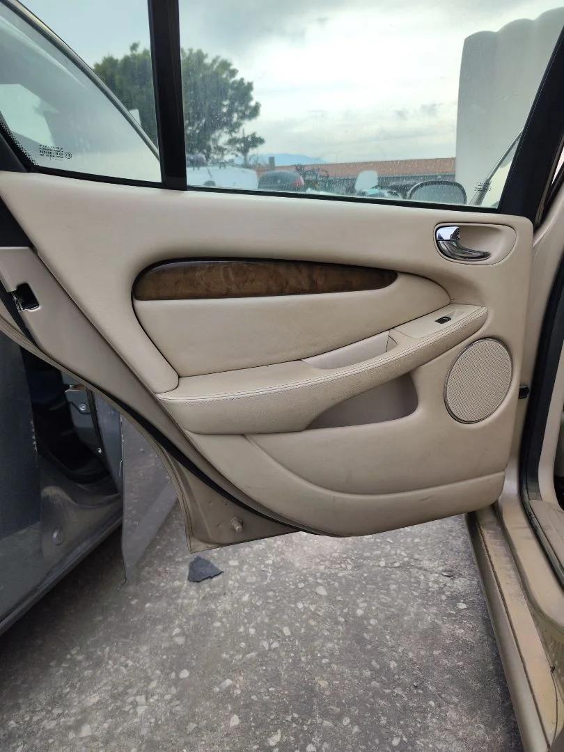 Foto de GUARNECIDO PUERTA TRASERA IZQUIERDA JAGUAR X-TYPE 2.1 V6 24V CAT (156 CV / 115 KW)