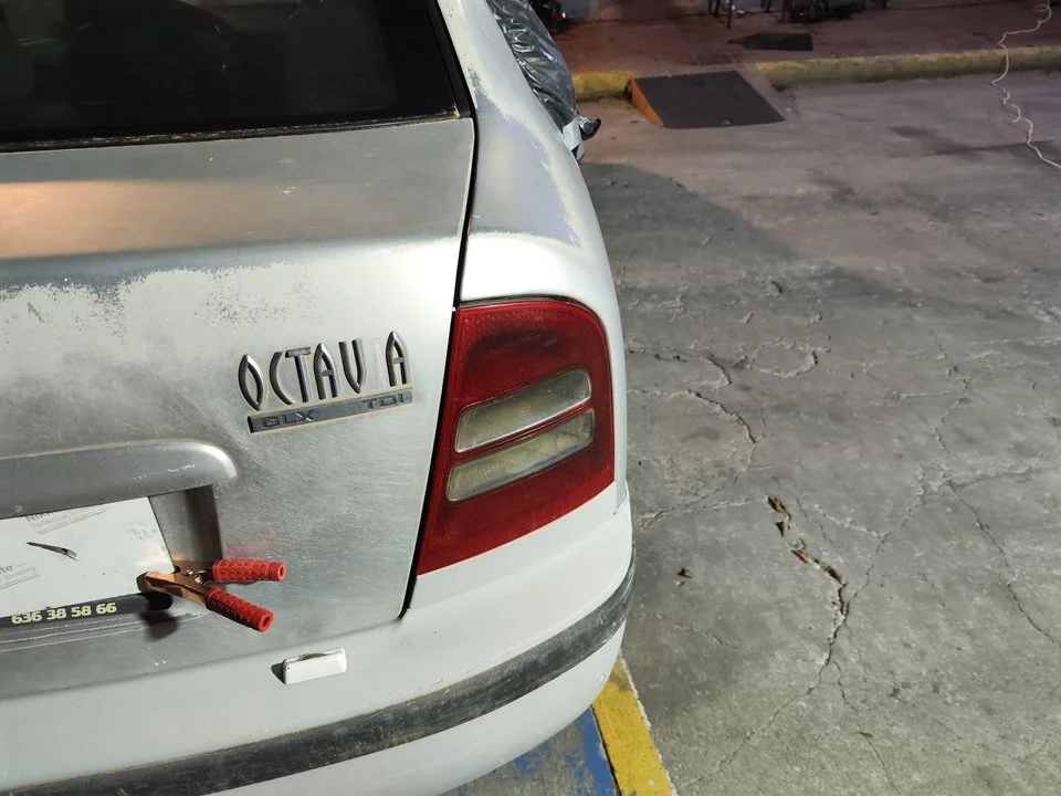 Foto de PILOTO TRASERO DERECHO SKODA OCTAVIA BERLINA (1U2) 1.9 TDI (90 CV / 66 KW) referencia 1U6945096