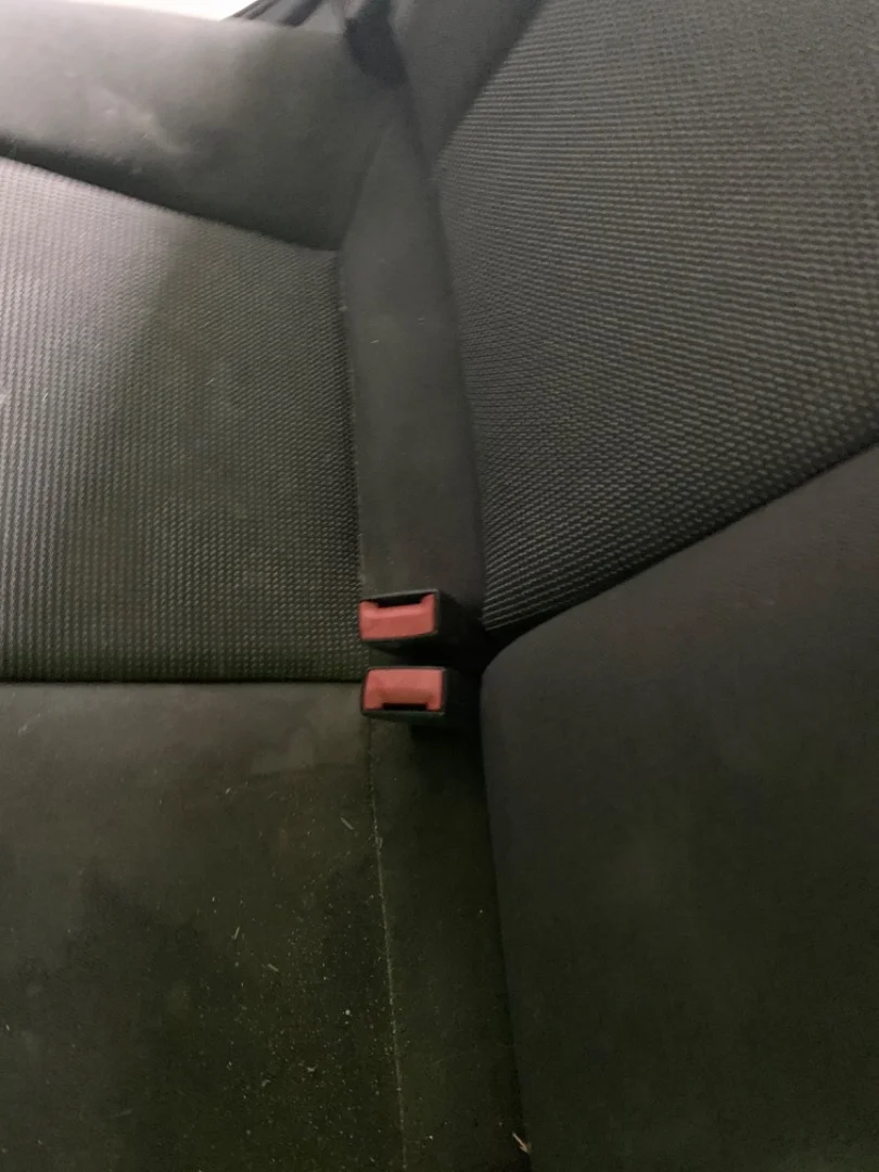 Foto de ENGANCHE CINTURON TRASERO DERECHO OPEL ASTRA H CARAVAN 1.9 16V CDTI CAT (Z 19 DTH / LRD) (150 CV / 110 KW)
