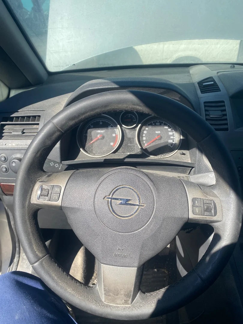 Foto de VOLANTE OPEL ZAFIRA B 1.9 CDTI (120 CV / 88 KW) referencia 13234176