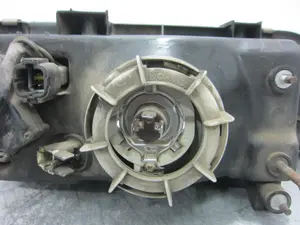 Foto de FARO IZQUIERDO NISSAN ALMERA (N15) 2.0 Diesel (75 CV / 55 KW) referencia E139261 foto 6