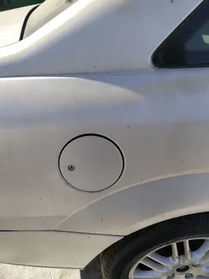 Foto de TAPA EXTERIOR COMBUSTIBLE FORD FOCUS FAMILIAR (CAK) 1.8 16V CAT (116 CV / 85 KW) referencia 1214249 foto 2