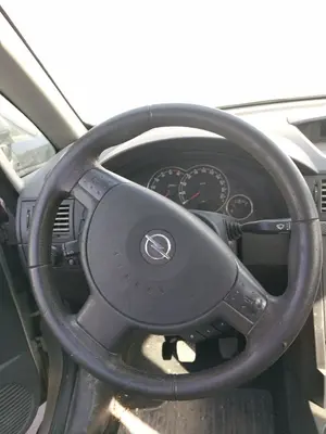 Foto de VOLANTE OPEL MERIVA 1.7 16V CDTI (101 CV / 74 KW) referencia 93185971