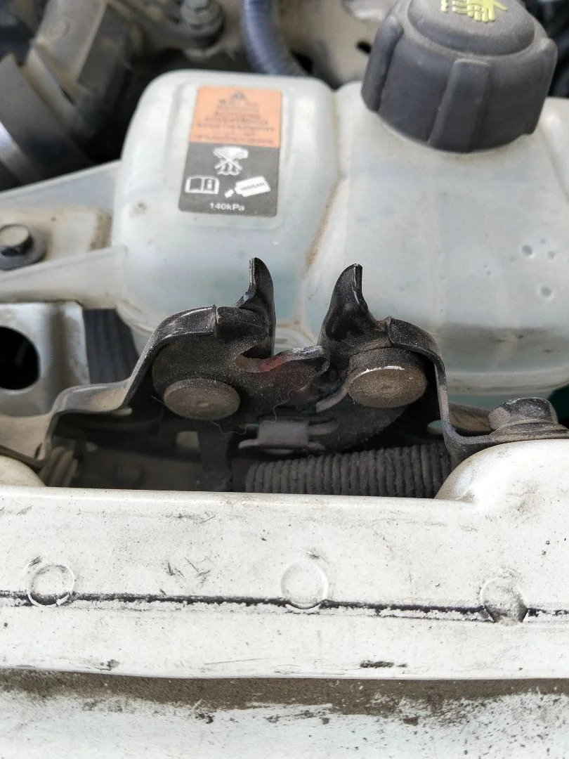 Foto de CERRADURA CAPO NISSAN QASHQAI (J11E) 1.2 16V CAT (116 CV / 85 KW)
