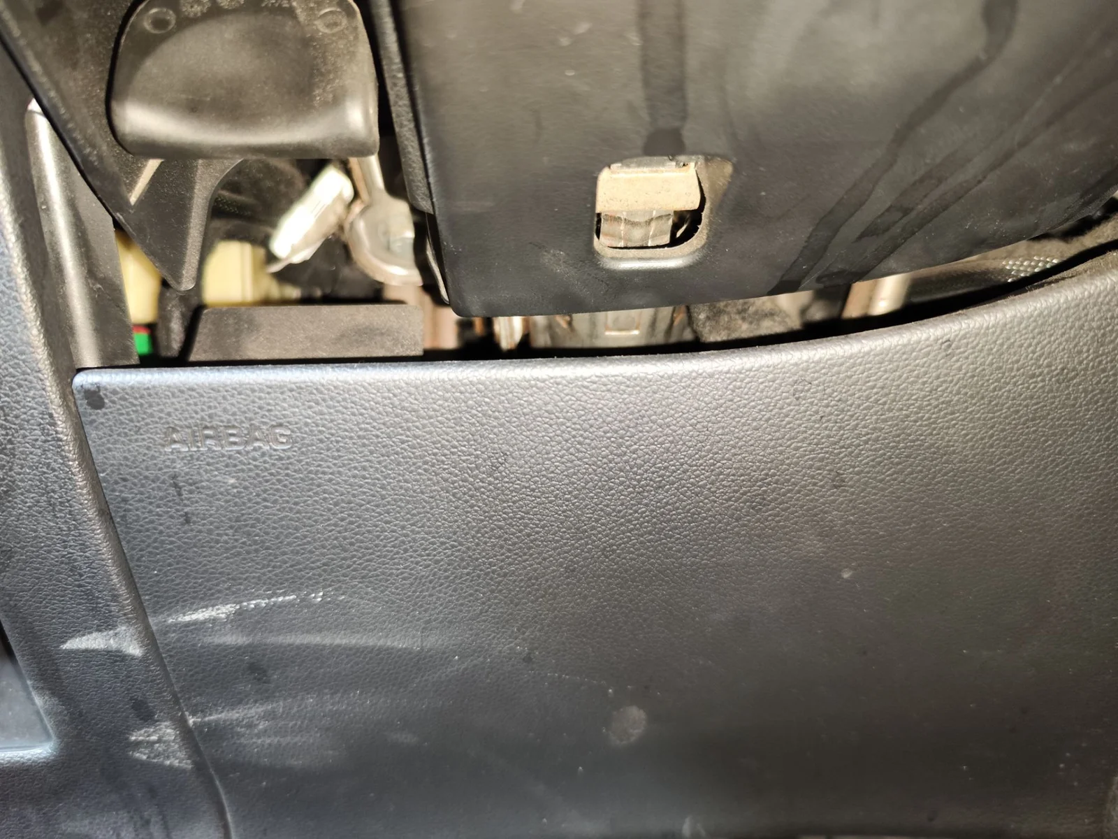 Foto de AIRBAG DE RODILLAS PEUGEOT 308 SW 1.6 HDi FAP CAT (9HZ / DV6TED4) (109 CV / 80 KW) referencia 8216RS