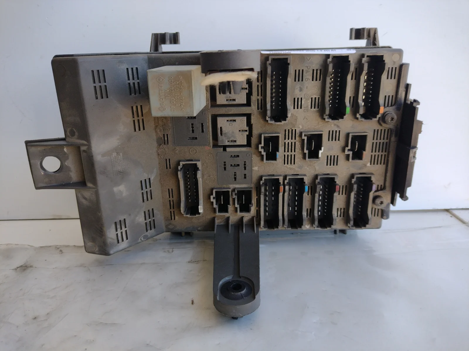 Foto de CAJA RELES / FUSIBLES RENAULT LAGUNA (B56) 1.9 dCi Diesel CAT (107 CV / 79 KW) referencia 7700821586