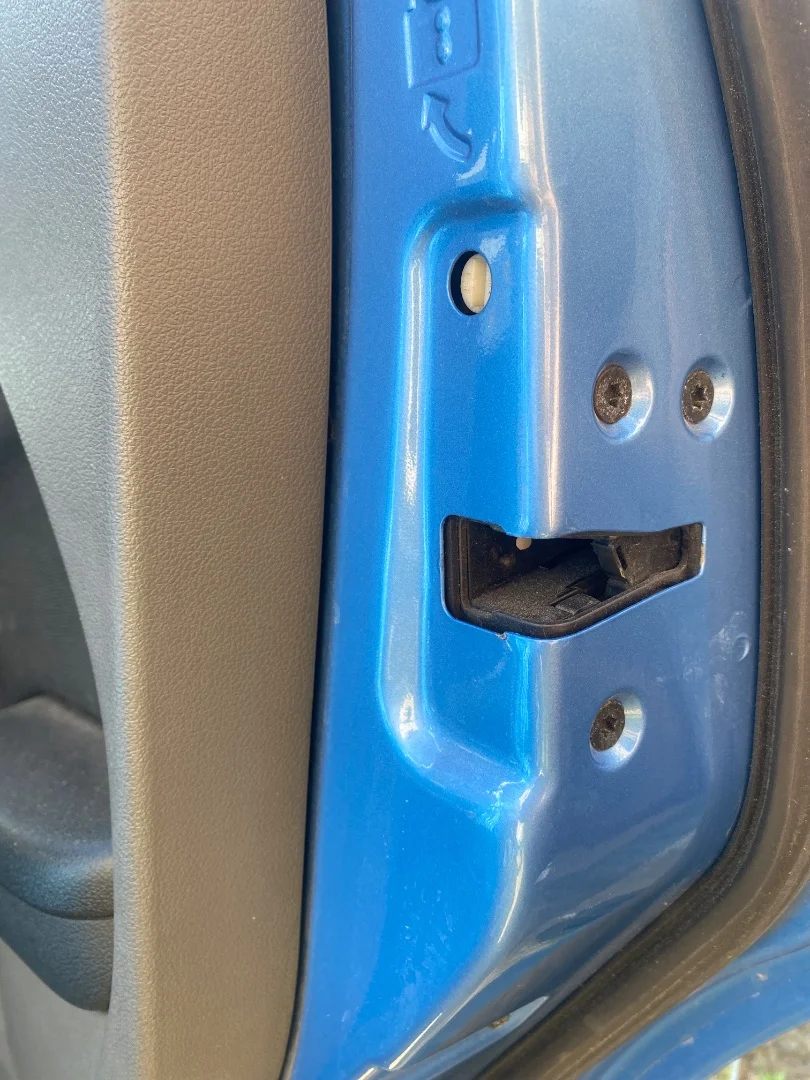 Foto de CERRADURA PUERTA TRASERA DERECHA FORD FOCUS BERLINA (CB4) 1.6 TDCi CAT (109 CV / 80 KW) referencia 5041668