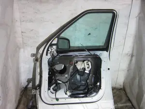Foto de PUERTA DELANTERA DERECHA LAND ROVER RANGE ROVER SPORT 2.7 Td V6 CAT (190 CV / 140 KW) referencia LR016464 foto 2