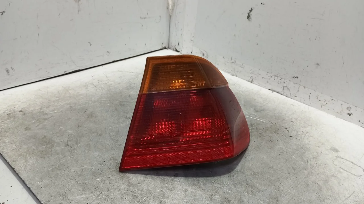 Foto de PILOTO TRASERO DERECHO BMW SERIE 3 BERLINA (E46) 2.0 16V Diesel CAT (136 CV / 100 KW) referencia 63218383100
