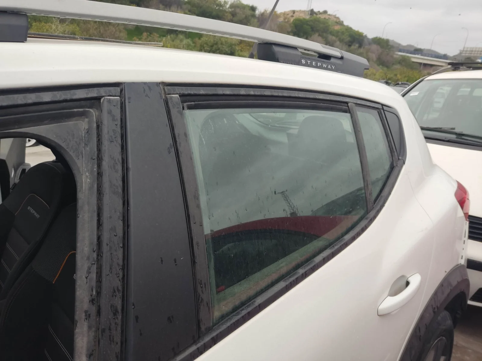 Foto de LUNA TRASERA IZQUIERDA DACIA SANDERO III 1.0 TCE CAT (91 CV / 67 KW) referencia 823011397R
