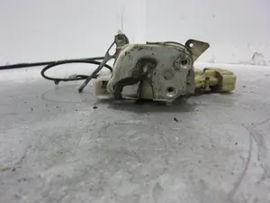 Foto de CERRADURA PUERTA LATERAL DERECHA TOYOTA YARIS (NCP1/NLP1/SCP1) 1.4 Turbodiesel CAT (75 CV / 55 KW) referencia 693100D011