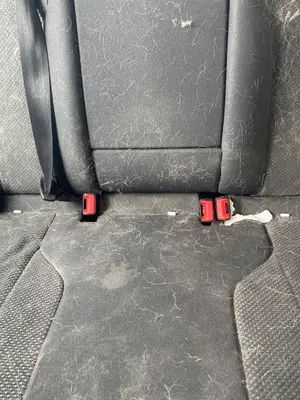 Foto de ENGANCHE CINTURON TRASERO DERECHO VOLKSWAGEN PASSAT BERLINA (3C2) 2.0 TDI (140 CV / 103 KW)