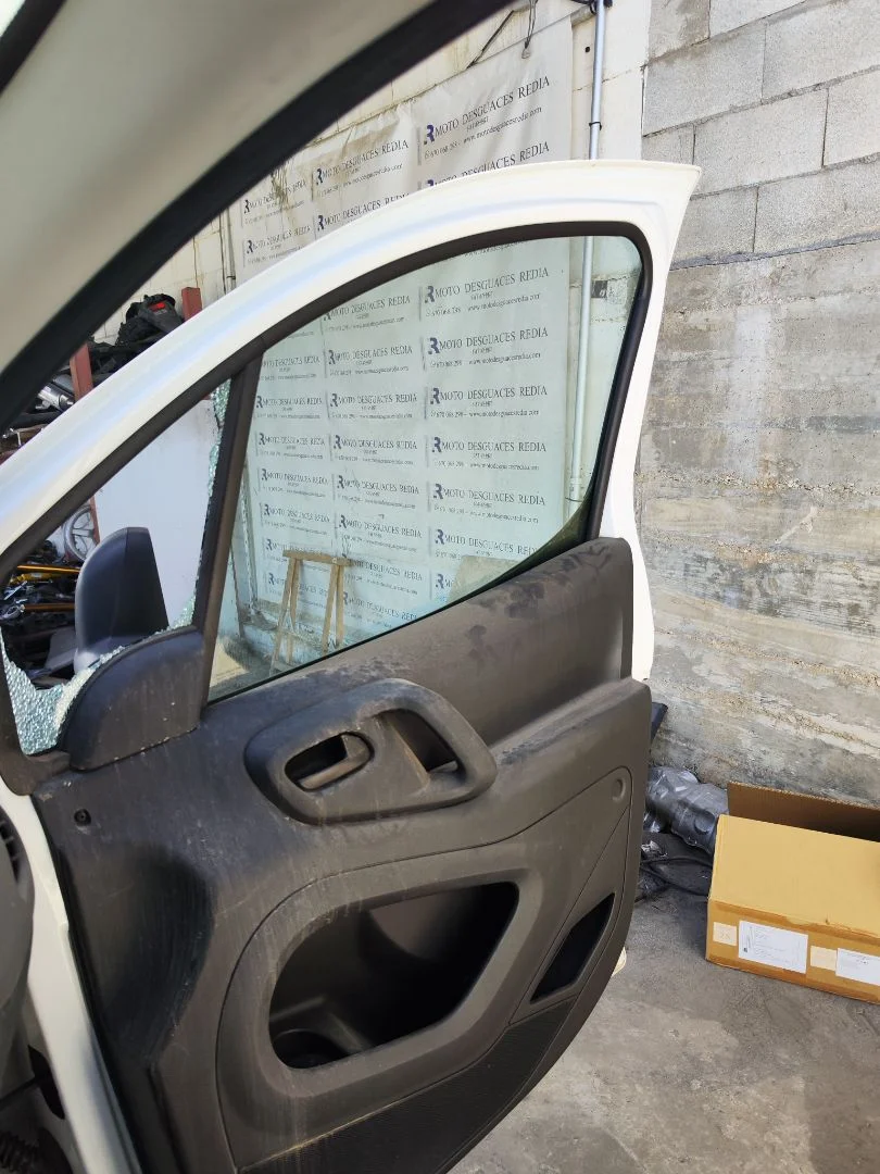 Foto de LUNA DELANTERA DERECHA CITROEN BERLINGO FURGÓN 1.6 Blue-HDI FAP (99 CV / 73 KW)