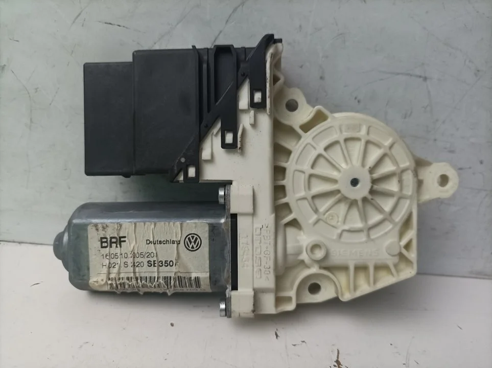 Foto de MOTOR ELEVALUNAS TRASERO IZQUIERDO SEAT LEON (1P1) referencia 1K0959703G