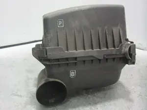Foto de CAJA FILTRO AIRE TOYOTA AVENSIS CROSS SPORT (T27) 1.8 16V CAT (147 CV / 108 KW) referencia 3465454 foto 3