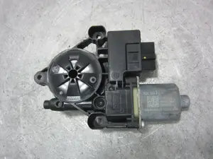 Foto de MOTOR ELEVALUNAS TRASERO IZQUIERDO SEAT LEON (5F1) 1.6 TDI (105 CV / 77 KW) referencia 5Q0959811A