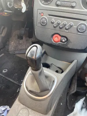Foto de PALANCA CAMBIO RENAULT CLIO III 1.2 16V (75 CV / 55 KW)