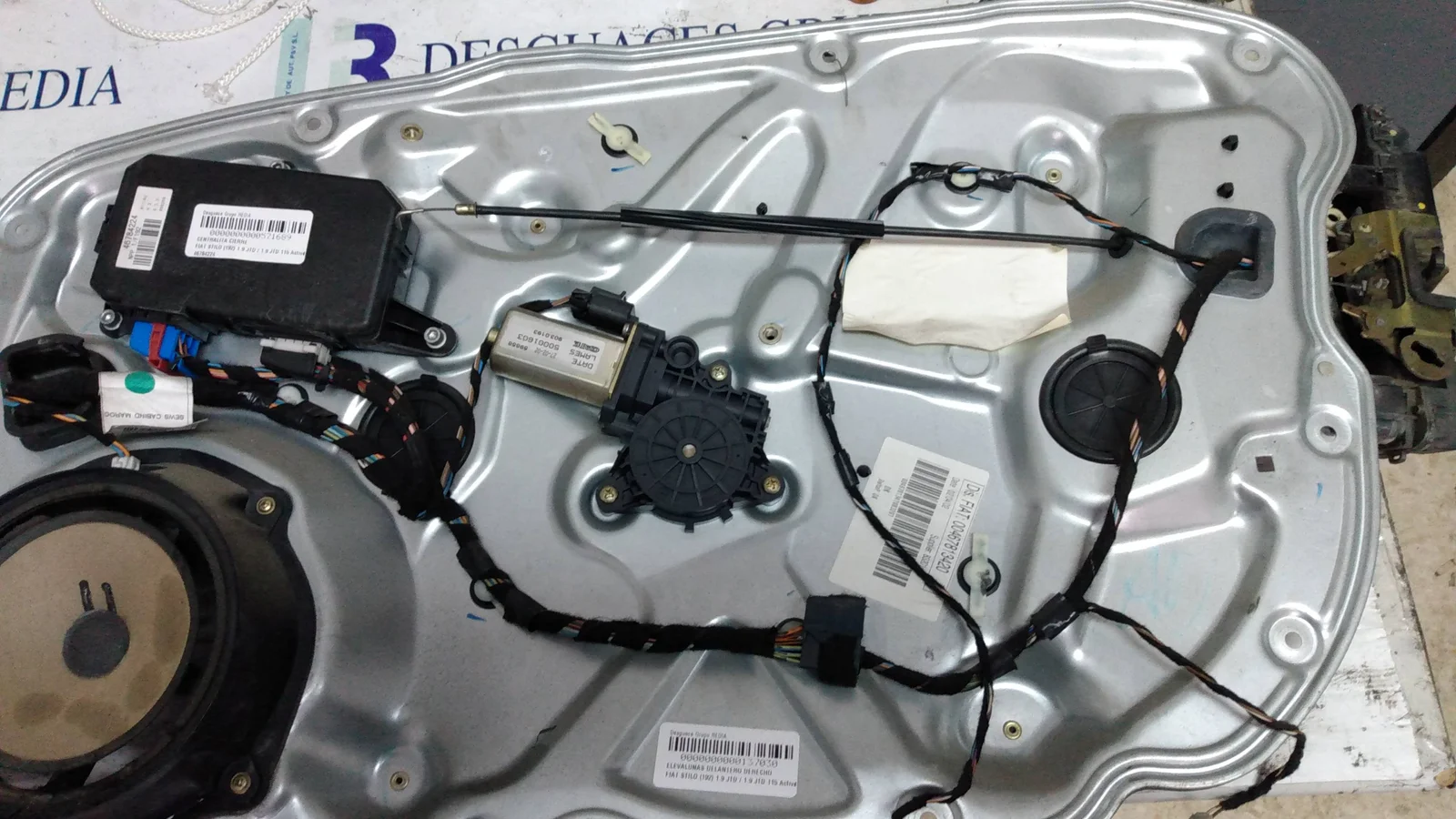Foto de ELEVALUNAS DELANTERO DERECHO FIAT STILO (192) 1.9 JTD CAT (116 CV / 85 KW) referencia 00467813420