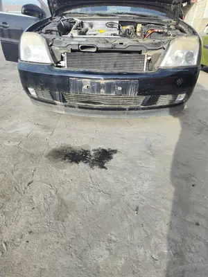 Foto de PARAGOLPES DELANTERO OPEL VECTRA C BERLINA 2.2 16V DTI CAT (Y 22 DTR / L50) (125 CV / 92 KW)