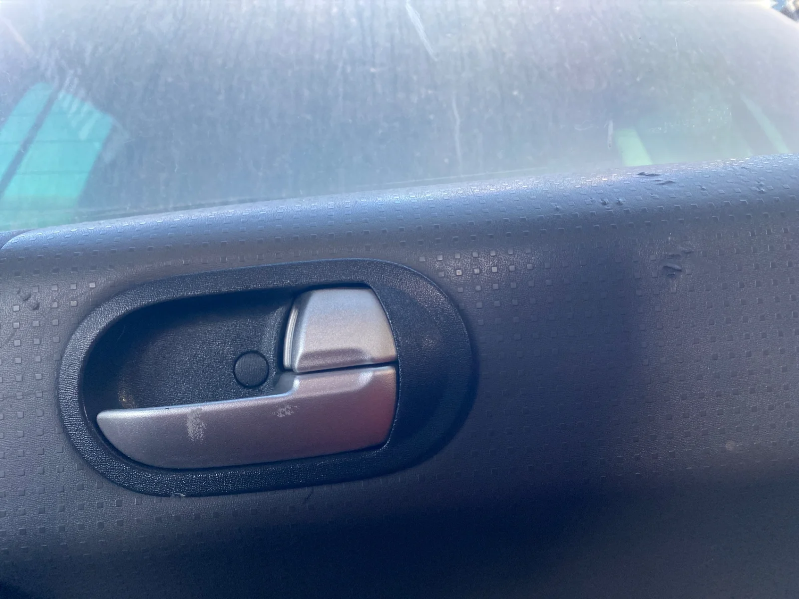 Foto de MANETA INTERIOR TRASERA DERECHA MITSUBISHI COLT CZ3 BERL. 5 (Z30A) 1.3 CAT (95 CV / 70 KW) referencia MR959268HA
