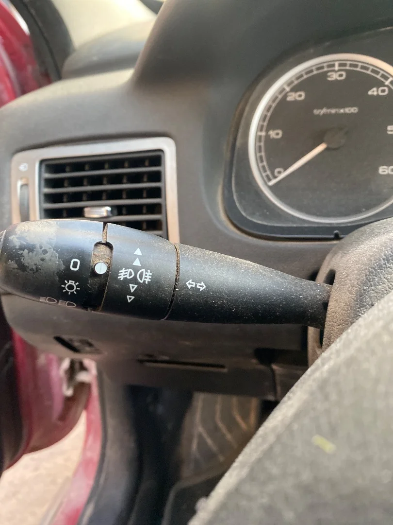 Foto de MANDO MULTIFUNCION PEUGEOT 307 BREAK / SW (S1)(04.2002) 2.0 16V HDi FAP CAT (RHR / DW10BTED4) (136 CV / 100 KW)