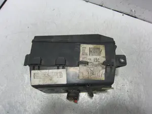 Foto de CAJA RELES / FUSIBLES FORD FOCUS BERLINA (CAK) 1.8 TDCi CAT (101 CV / 74 KW) referencia 98AG14A142AD foto 5