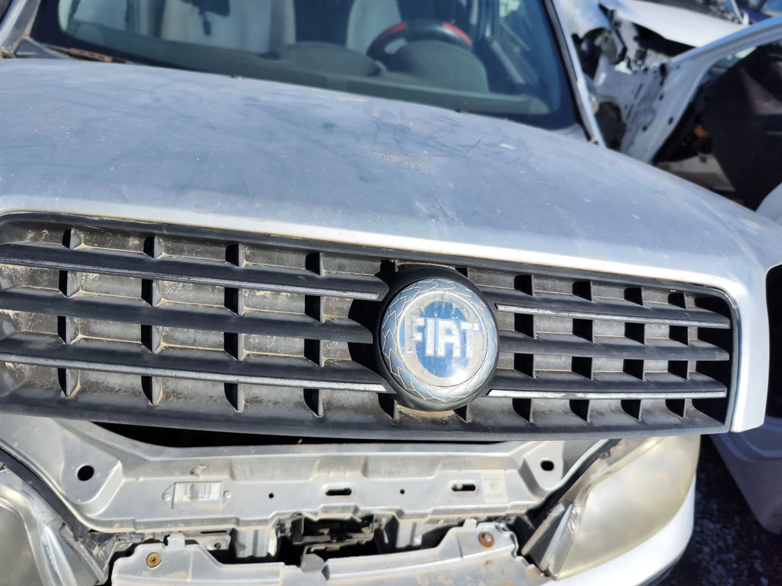 Foto de REJILLA DELANTERA FIAT II PUNTO (188) BERLINA 1.3 JTD CAT (69 CV / 51 KW)