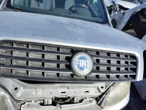 Foto de REJILLA DELANTERA FIAT II PUNTO (188) BERLINA 1.3 JTD CAT (69 CV / 51 KW)
