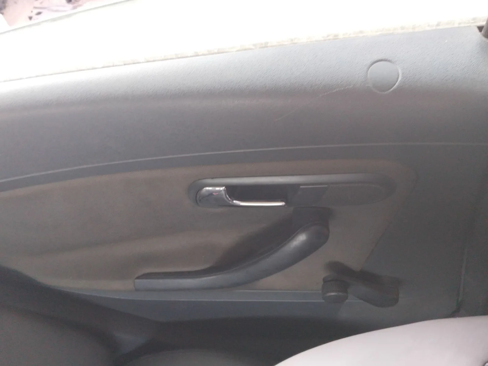 Foto de GUARNECIDO PUERTA TRASERA IZQUIERDA SEAT CORDOBA BERLINA (6L2) 1.9 SDI (64 CV / 47 KW) referencia 6L4867211ADFKZ
