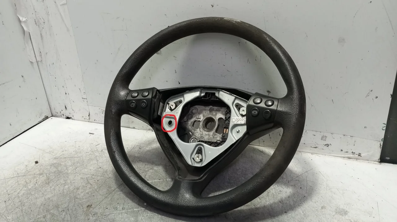 Foto de VOLANTE MERCEDES-BENZ CLASE A (BM 169) 1.7 CAT (116 CV / 85 KW) referencia A1694600403