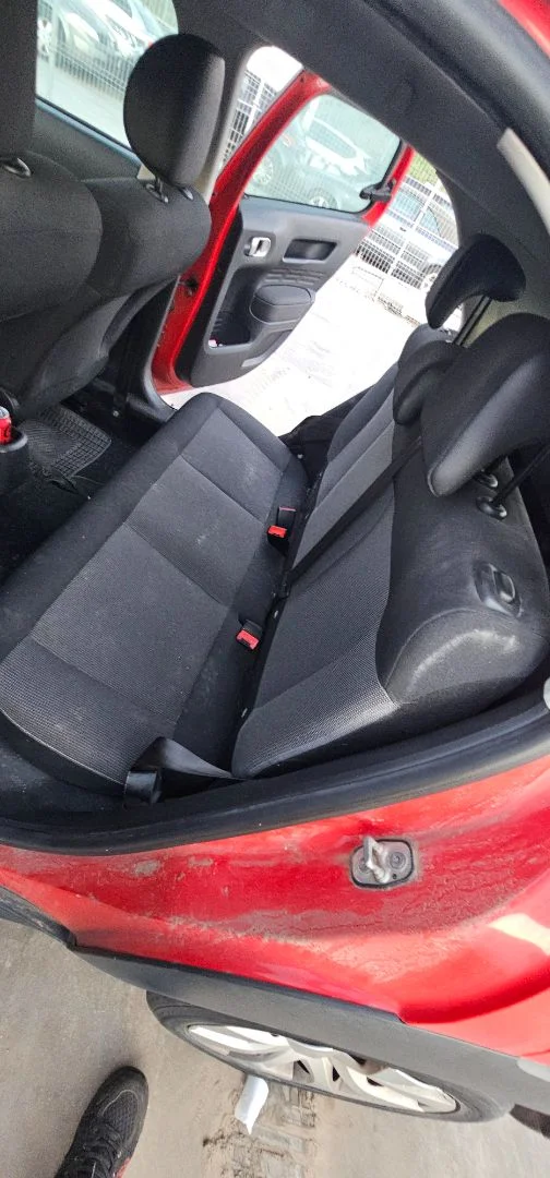 Foto de ASIENTOS TRASEROS CITROEN C4 CACTUS 1.2 12V VTi (82 CV / 60 KW) referencia 1611574480