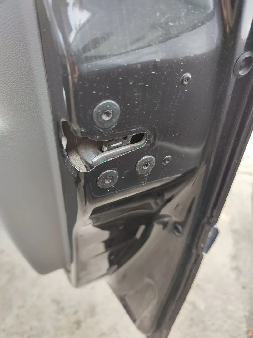 Foto de CERRADURA PUERTA DELANTERA DERECHA RENAULT CLIO III 1.2 16V (75 CV / 55 KW)