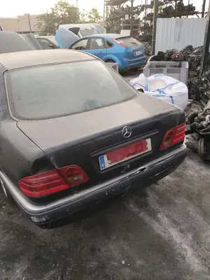 Foto de PORTON TRASERO MERCEDES-BENZ CLASE E (BM 210) BERLINA 3.0 Diesel CAT (136 CV / 100 KW) referencia A210750007528
