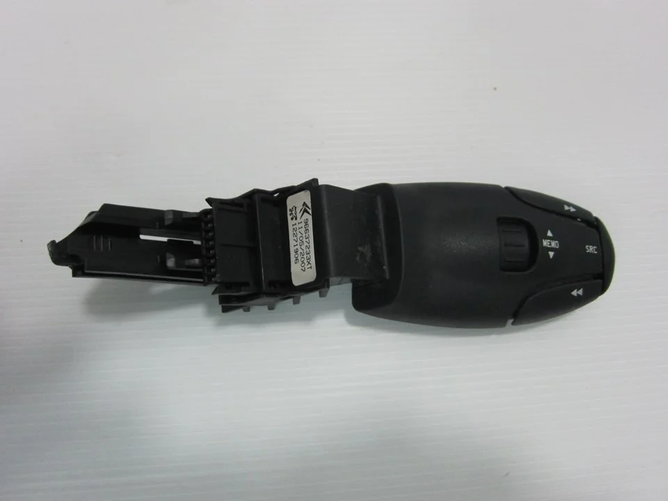 Foto de MANDO MULTIFUNCION CITROEN BERLINGO 1.6 16V HDi (90 CV / 66 KW) referencia 96637233XT