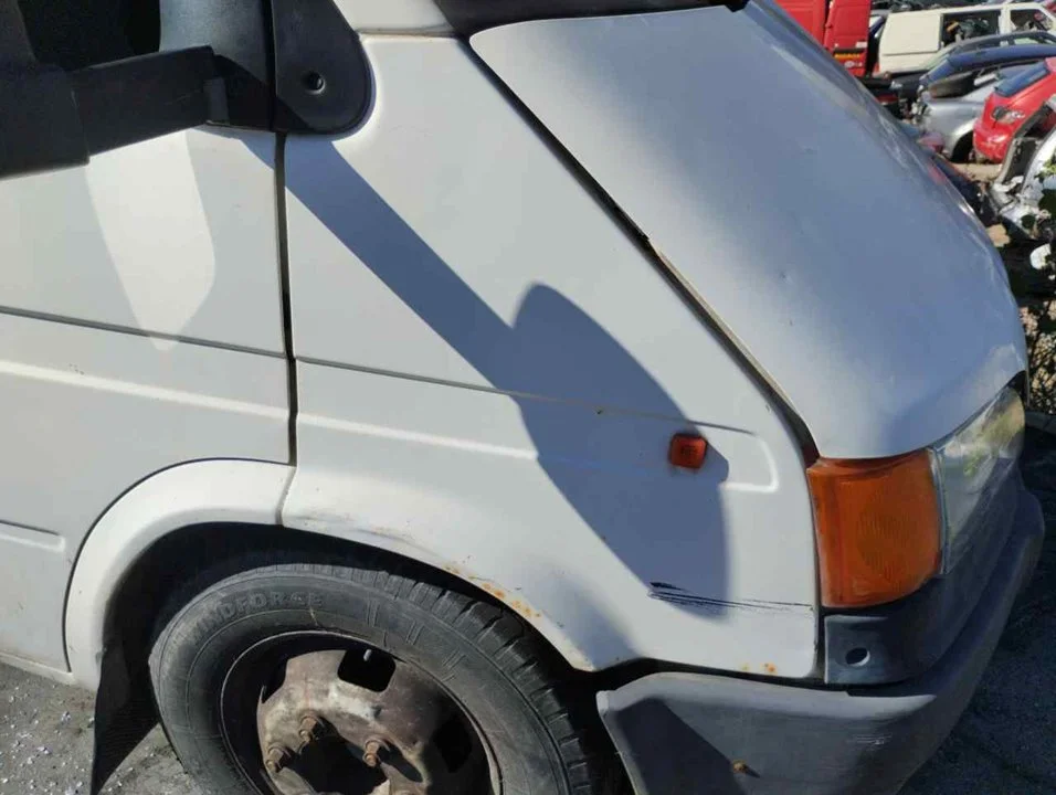 Foto de ALETA DELANTERA DERECHA FORD TRANSIT FURGÓN (CY/DY)(1986) 2.5 Diesel (80 CV / 59 KW)