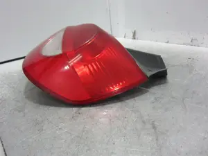 Foto de PILOTO TRASERO DERECHO RENAULT CLIO III 1.5 dCi Diesel (68 CV / 50 KW) referencia 89035060 foto 4