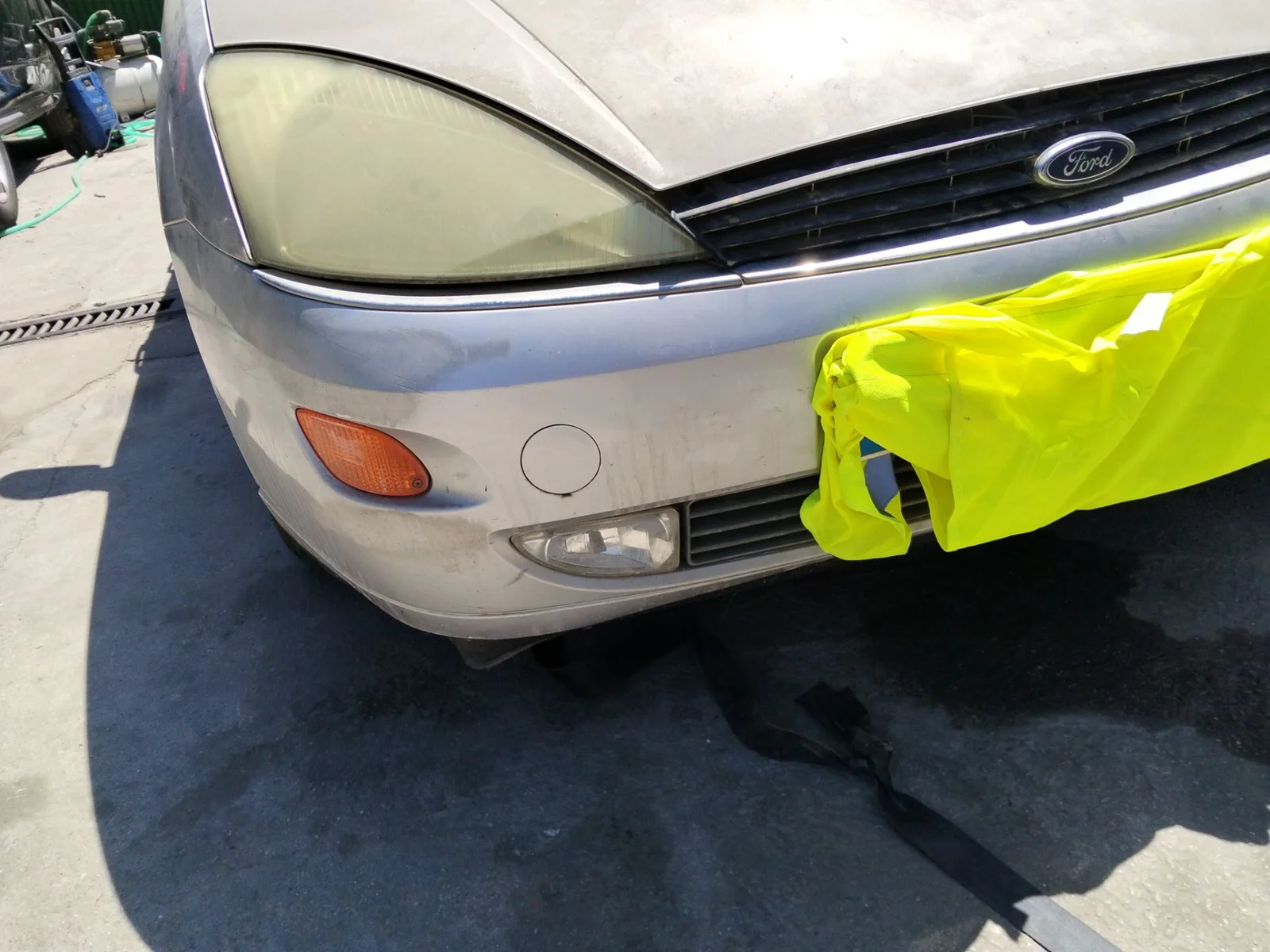 Foto de FARO ANTINIEBLA DERECHO FORD FOCUS BERLINA (CAK) 1.6 16V CAT (101 CV / 74 KW)