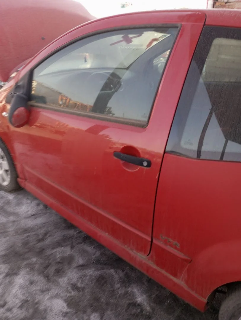 Foto de PUERTA DELANTERA IZQUIERDA CITROEN C2 1.4 (73 CV / 54 KW) referencia 9002T1