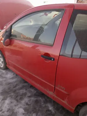 Foto de PUERTA DELANTERA IZQUIERDA CITROEN C2 1.4  (73 CV / 54 KW) referencia 9002T1