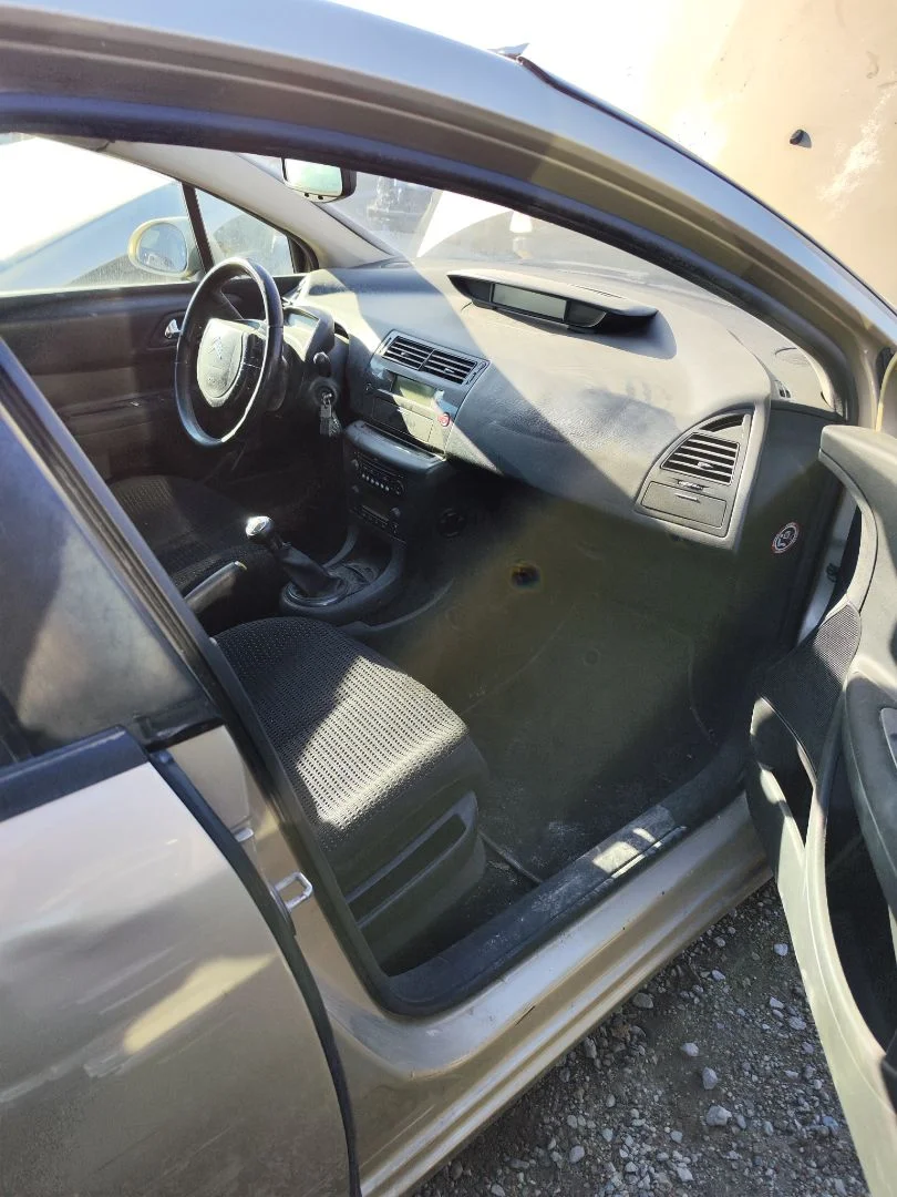 Foto de GOMAS CONTORNO PUERTA CITROEN C4 BERLINA 1.6 16V HDi (90 CV / 66 KW)