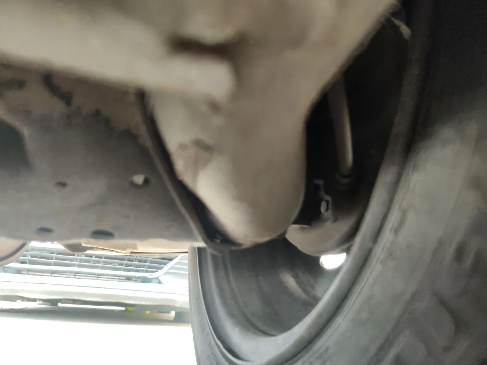 Foto de MANGUETA TRASERA IZQUIERDA RENAULT CLIO III 1.5 dCi Diesel FAP (75 CV / 55 KW)