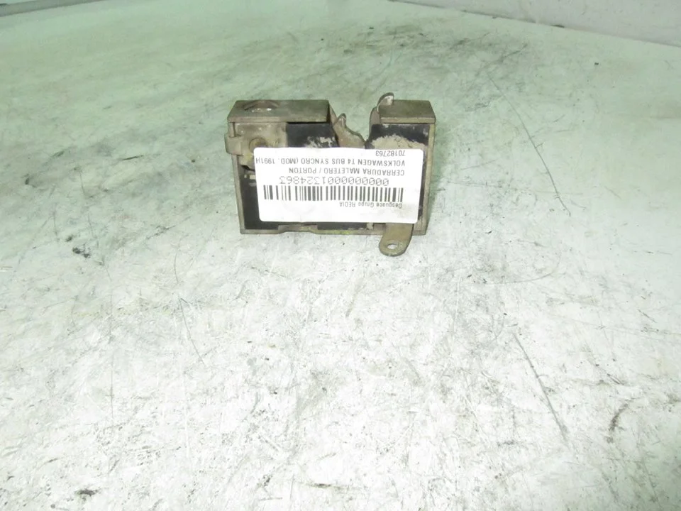 Foto de CERRADURA MALETERO / PORTON VOLKSWAGEN T4 TRANSPORTER BUS SYNCRO referencia 70182763