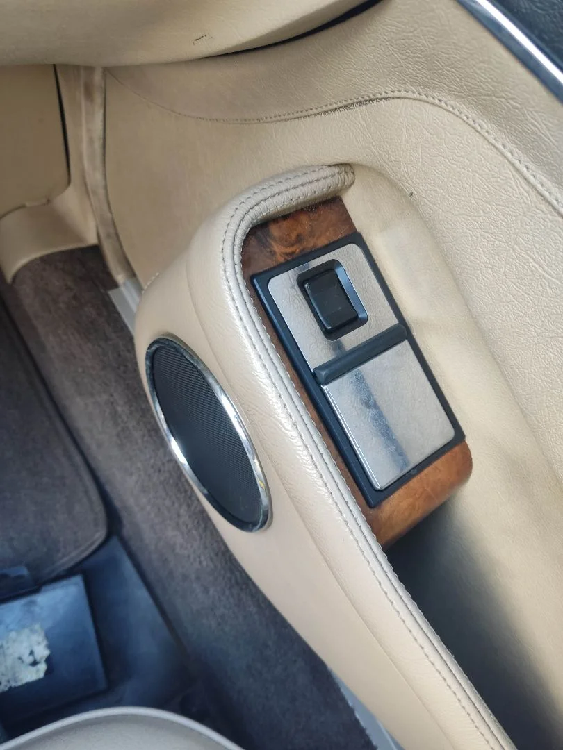 Foto de MANDO ELEVALUNAS DELANTERO DERECHO JAGUAR XJ 4.0 CAT (222 CV / 163 KW)