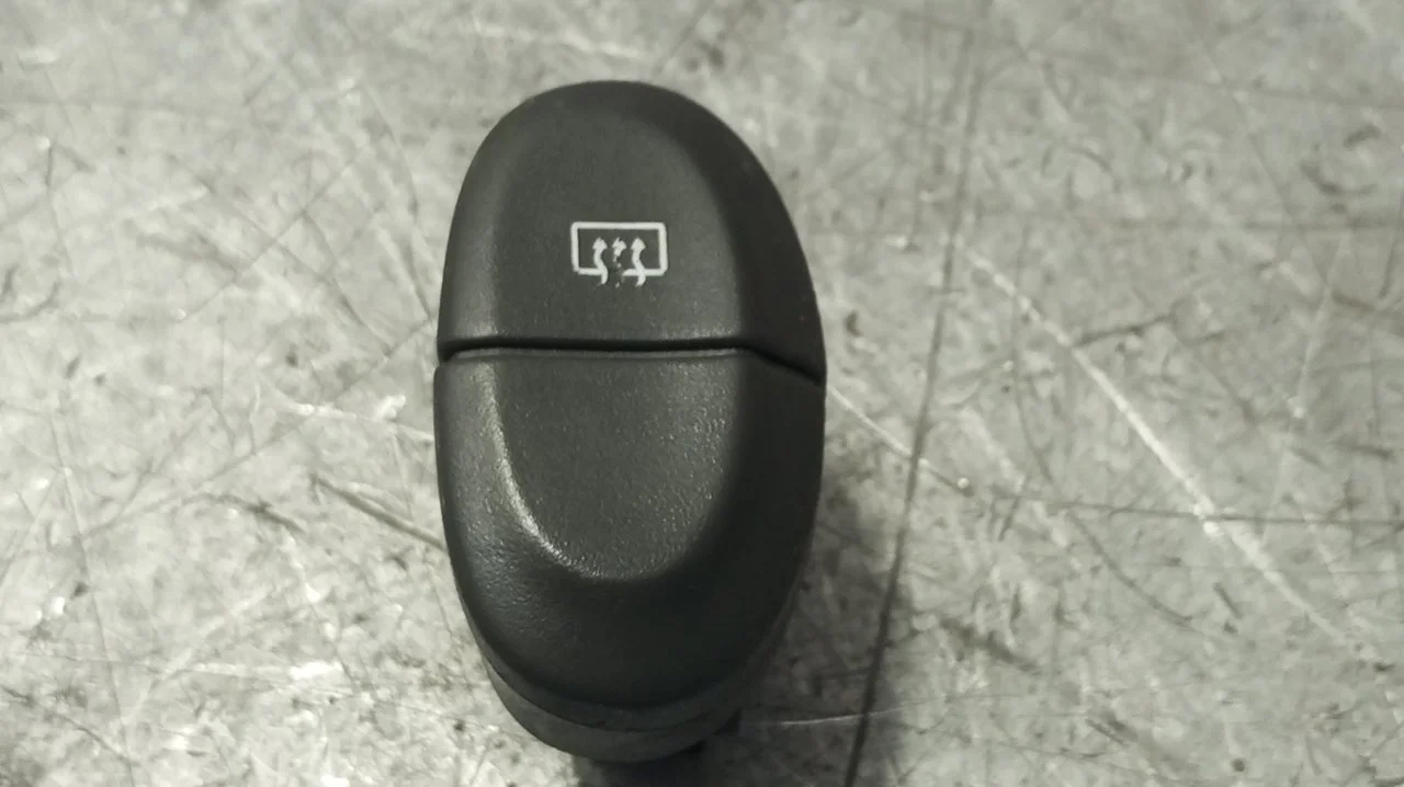 Foto de INTERRUPTOR RENAULT SCENIC I (JA...) 1.9 dTi Diesel (80 CV / 59 KW) referencia 432965B