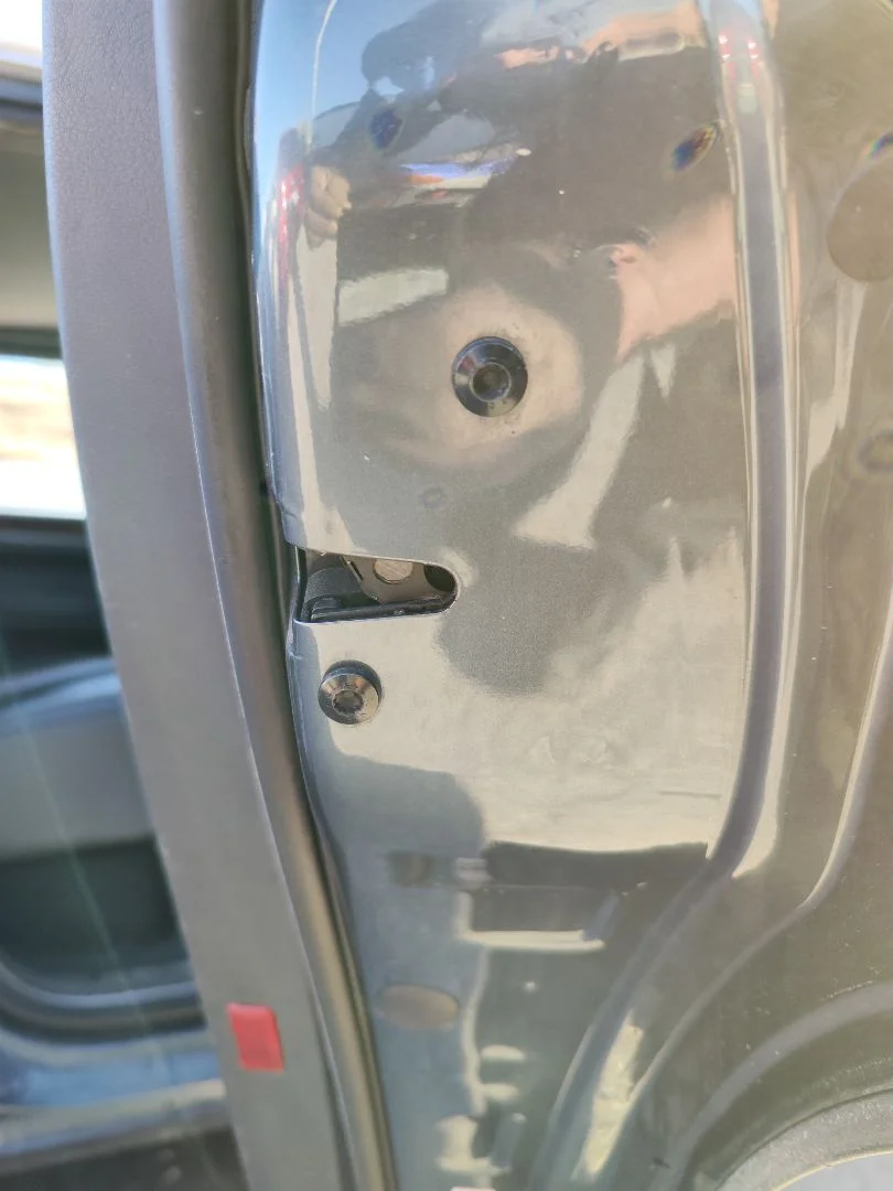 Foto de CERRADURA PUERTA TRASERA DERECHA VOLKSWAGEN TOUAREG (7L6) 4.2 V8 32V FSI (350 CV / 257 KW)