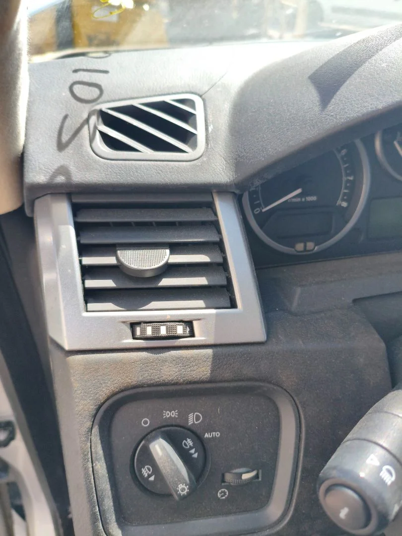 Foto de REJILLA AIREADORA LAND ROVER RANGE ROVER SPORT 4.4 V8 CAT (299 CV / 220 KW)