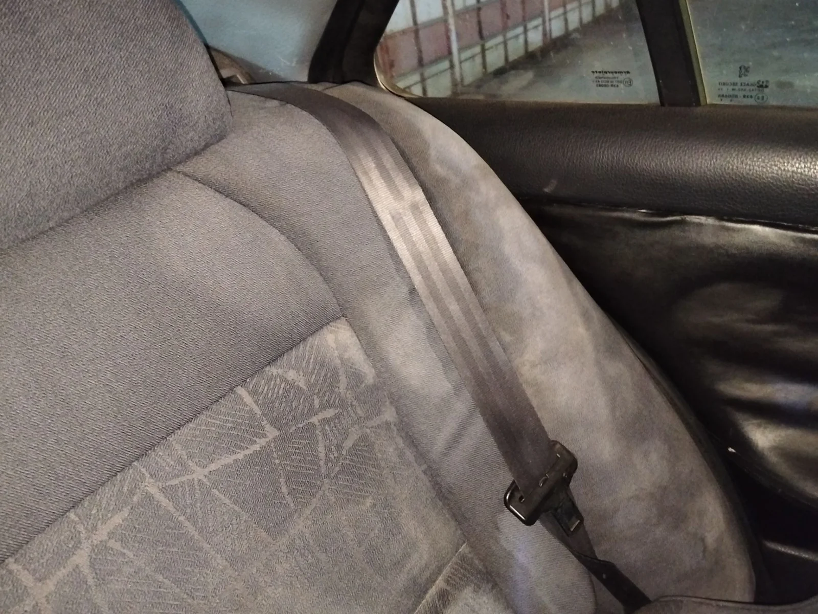 Foto de CINTURON SEGURIDAD TRASERO IZQUIERDO PEUGEOT 406 BERLINA (S1/S2) 2.0 HDi CAT (90 CV / 66 KW)